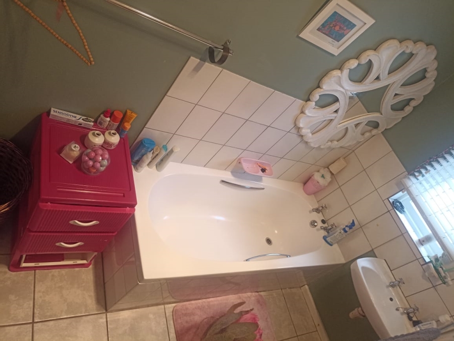 4 Bedroom Property for Sale in Heiderand Western Cape